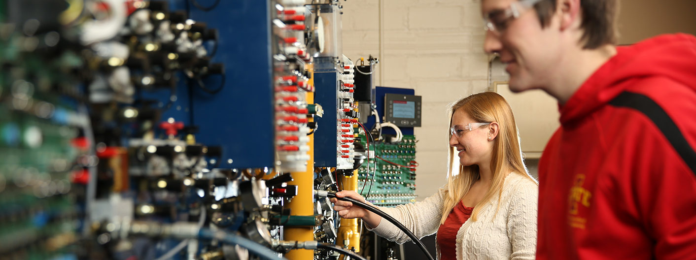 students working in hydraulics laboratory